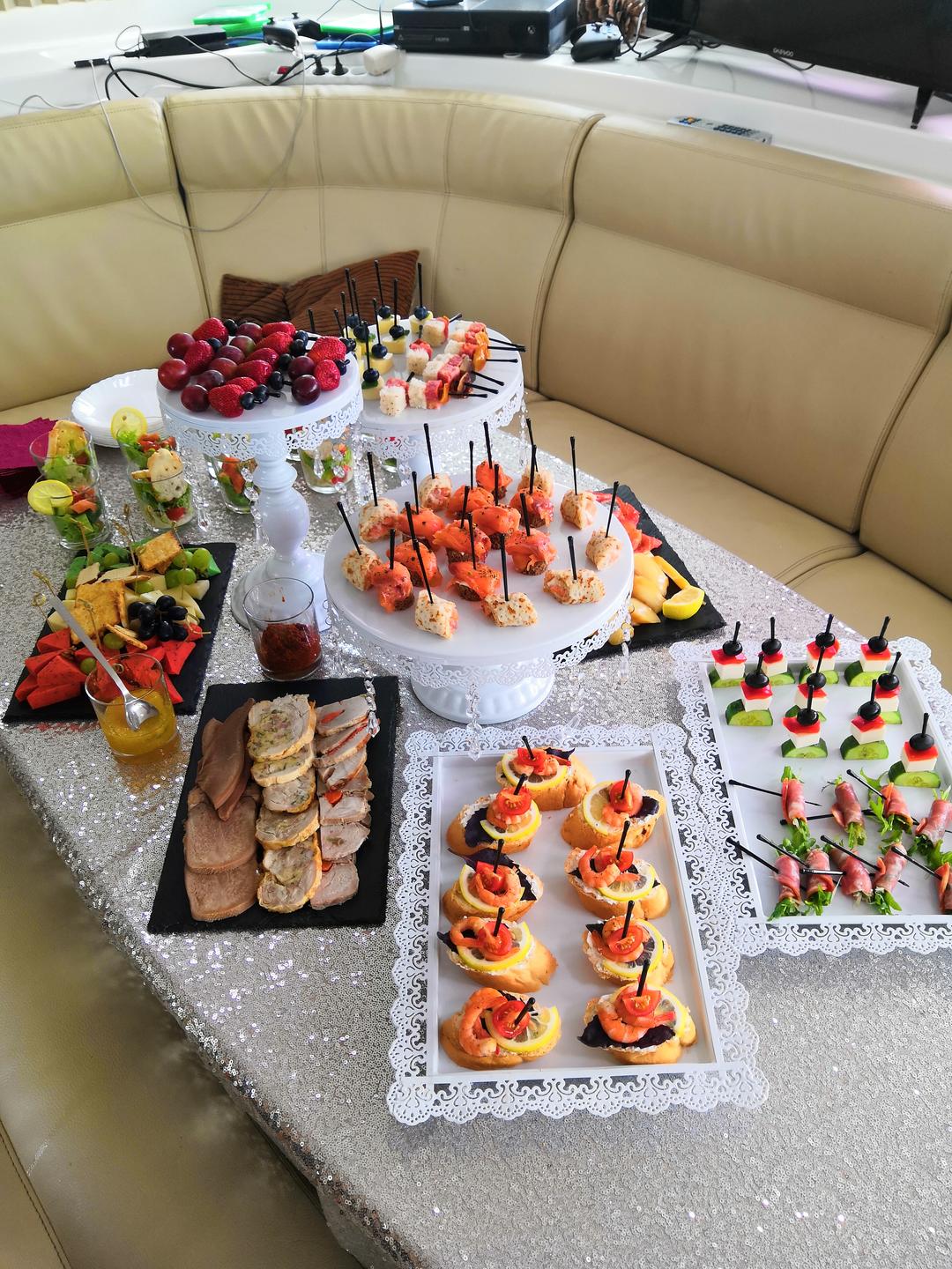 Закуски на детский стол на день рождения. Закуски для фуршета. Закуски на праздничный стол. Закуски для фуршетного стола. Фуршетный стол.