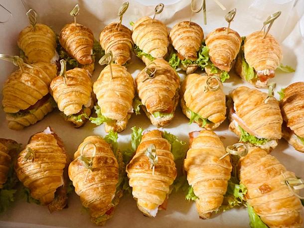 Мини круассан с ветчиной