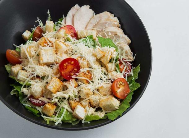 Салат Цезарь с курицей Салат Цезарь с курицей