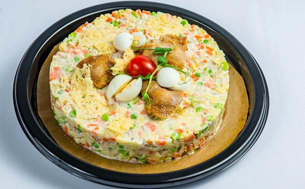 Оливье с перепелкой и авторским соусом Прованс