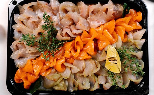 Рыбное ассорти (лосось, судак в шпинате, сибас в куантро)