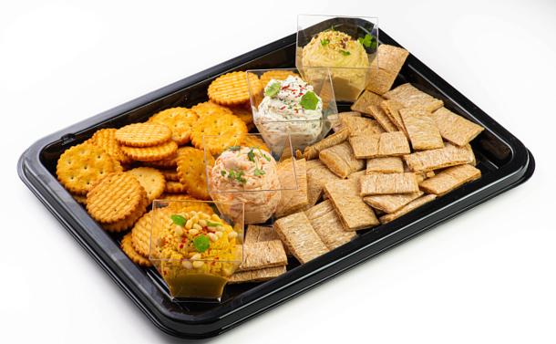 Ассорти Муссов и Паштетов (сырный мусс с рублеными оливками, хумус, рыбный мусс, паштет из кролика, крекеры)