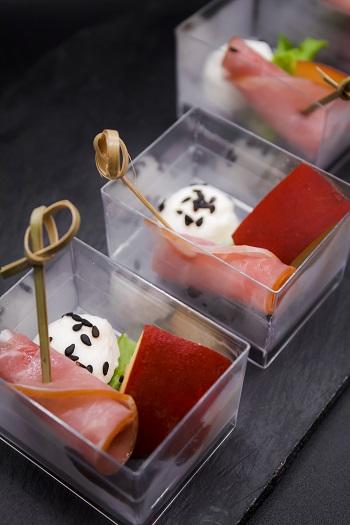 Канапе Прошутто Моцарелла Груша/Персик (дыня по сезону)