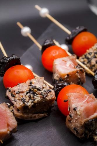 Канапе Тунец Черри Чернослив