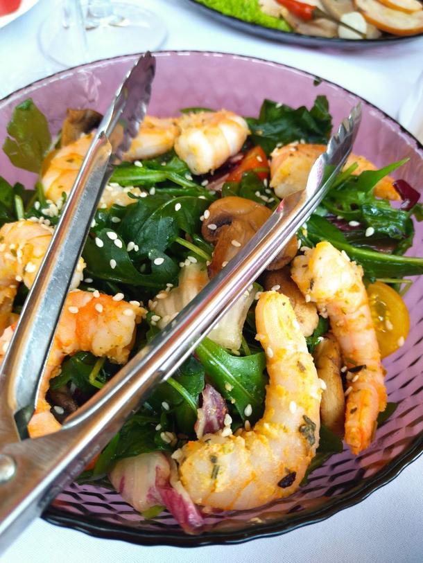 Микс-салат с креветками 200гр