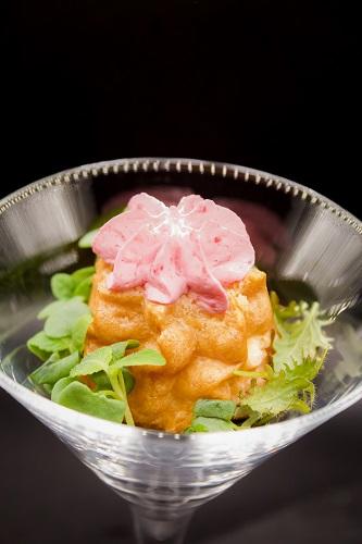 Профитроли с муссом из лосося