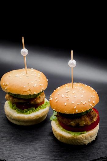 Мини-бургер с говяжьей котлеткой