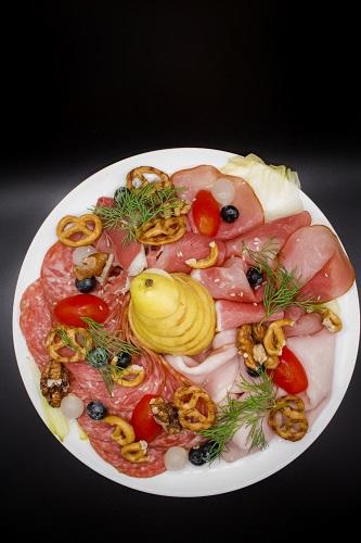 Антипасто (ассорти копченостей)