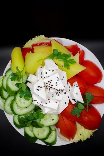 Ассорти свежих овощей с сыром «Фетакса»