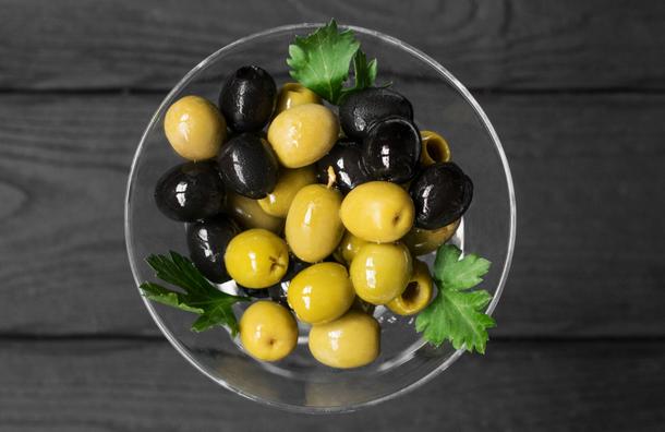 Ассорти оливок и маслин