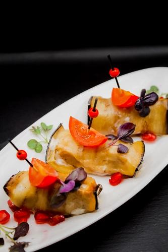 Рулетики из баклажан