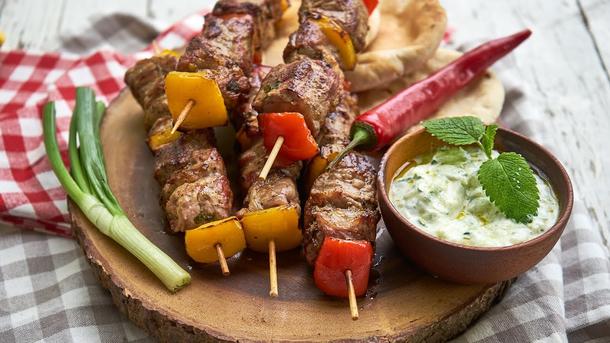 Греческий шашлык на гриле