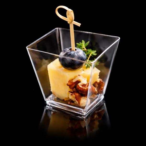 Канапе с фруктовым сыром и черникой Канапе с фруктовым сыром и черникой