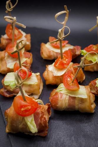 Рулетики из индейки в беконе