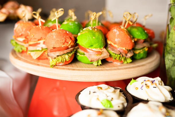 Мини-бургер с куриной котлетой