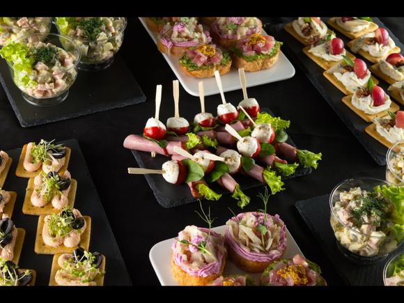 Мини фуршет с салатиками на 20 персон в Новосибирске