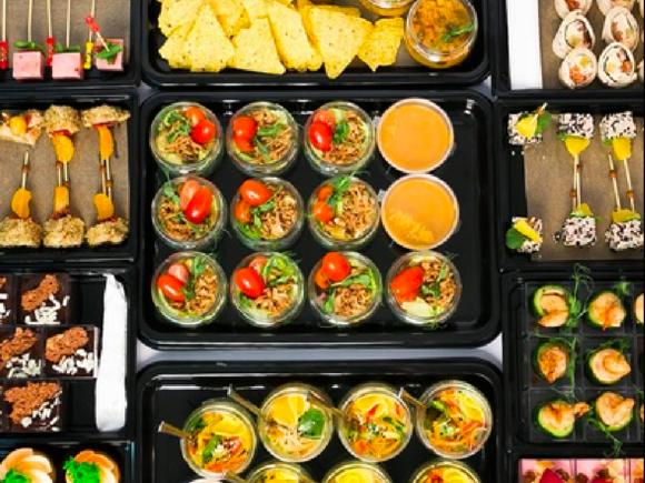 Аппетитный фуршетный сет с горячими закусками на 11-12 персон в Сочи