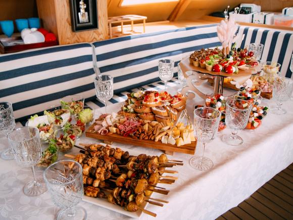 Фуршетный сет "Аппетитный" на 8-10 персон в Сочи