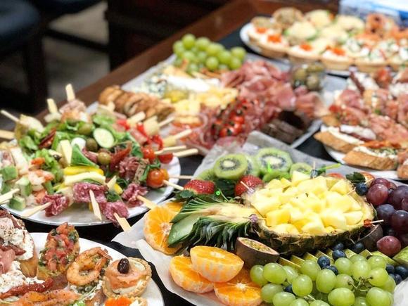 Заказать Премиальный фуршетный сет с горячими закусками на 30 персон в Краснодаре