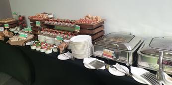 Премиальный фуршет с горячими закусками и обслуживанием на 30 персон